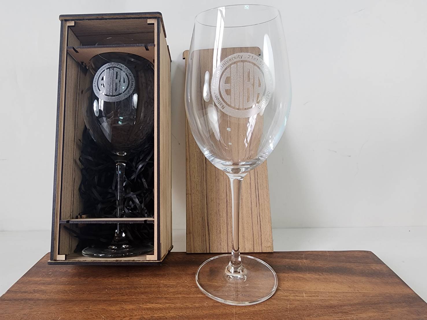 無鉛水晶玻璃杯雕刻 卡本內紅酒杯470ml 專屬木盒包裝單入 | 第三張展示圖