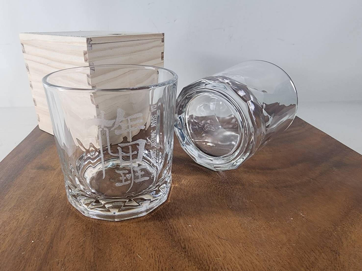 玻璃杯雕刻  Connexion 威士忌酒杯  雙入木盒裝 可刻名字 LOGO | 第四張展示圖