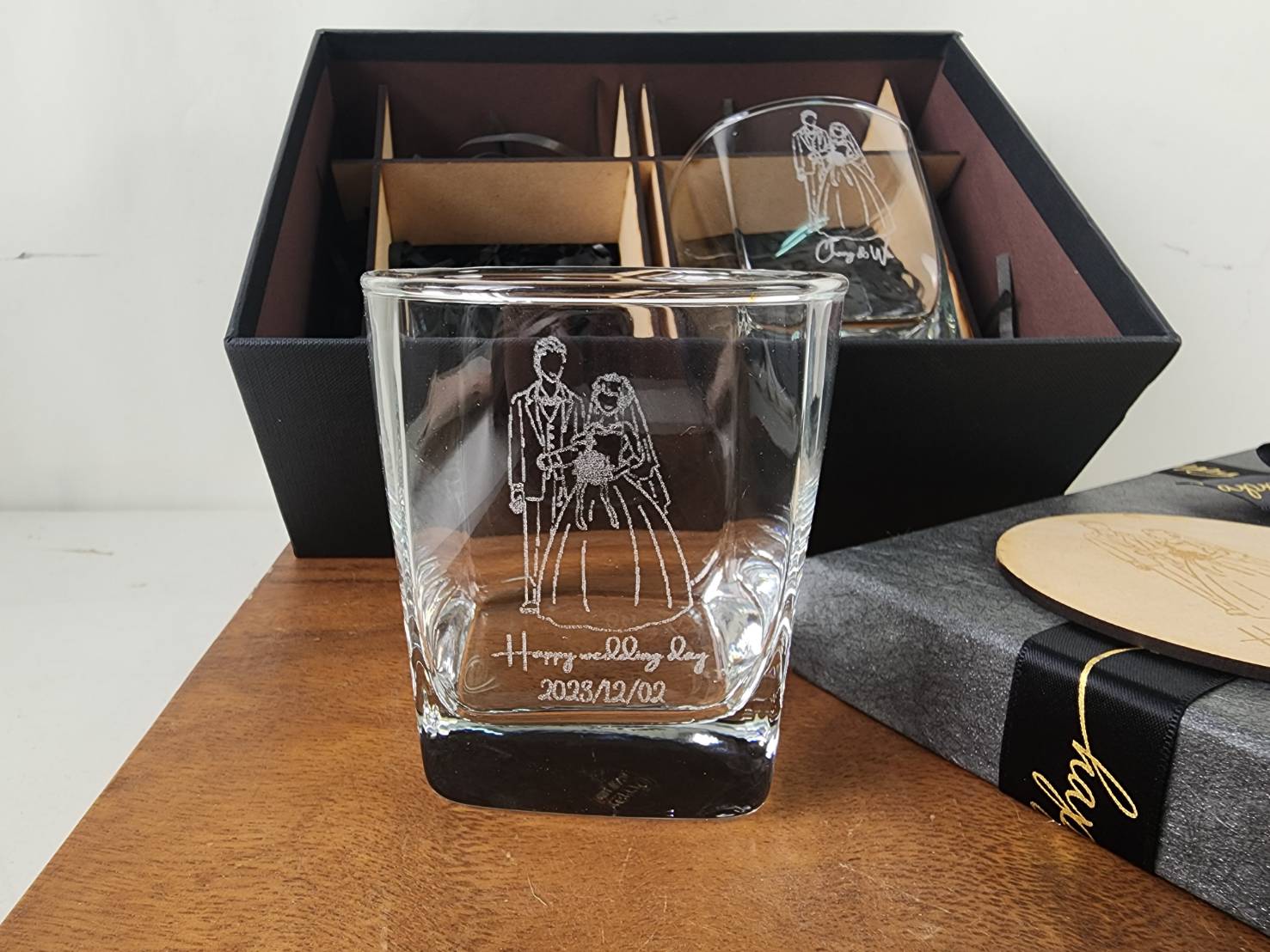 玻璃杯雕刻  | 基本三款威士忌酒杯雕刻Logo 字圖 | 可代客光雕 單入木盒 禮盒包裝 | 第五張展示圖
