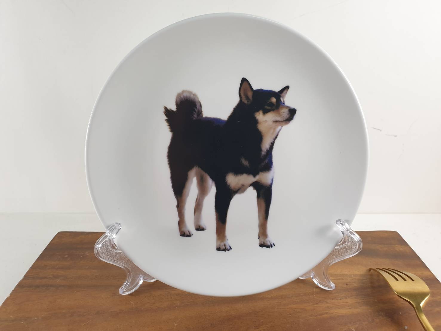[出清品] 8吋 純白強化陶瓷圓盤 黑柴犬 | 第一張展示圖