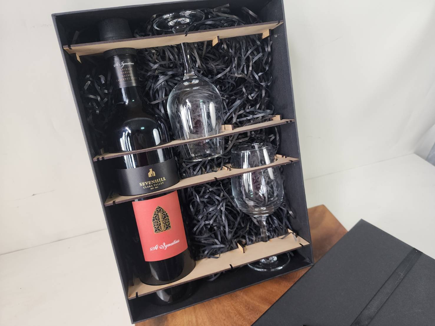 玻璃杯雕刻 葡萄酒 紅酒瓶 酒杯禮盒附提袋 需自提供酒瓶 可雷射刻印LOGO字圖 | 第一張展示圖