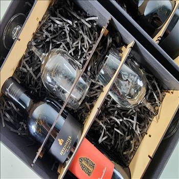 玻璃杯雕刻 葡萄酒 紅酒瓶 酒杯禮盒附提袋 需自提供酒瓶 可雷射刻印LOGO字圖 | 展示圖
