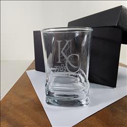 玻璃杯雕刻 細緻賽維亞方杯 雙入禮盒 可刻名字 LOGO 附禮盒紙袋 木質賀卡 | 展示圖