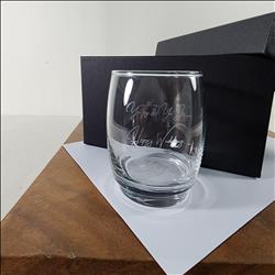 玻璃杯雕刻 細緻橢圓可疊威杯 雙入禮盒 可刻名字 LOGO 附禮盒紙袋 木質賀卡 | 展示圖