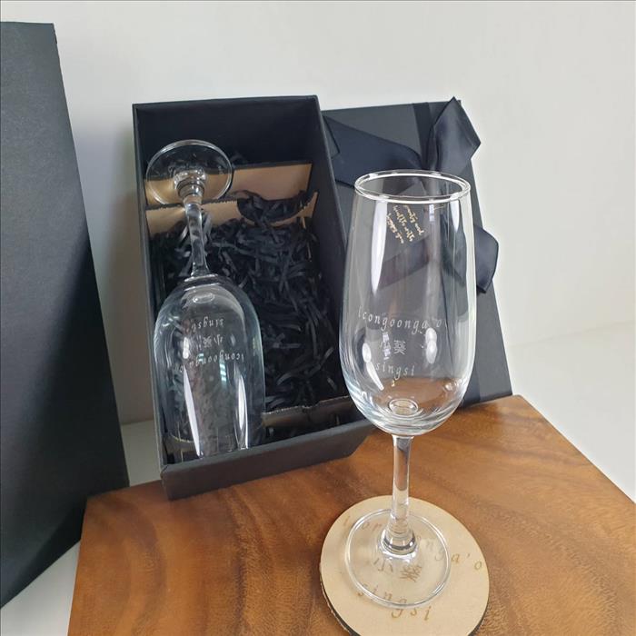 玻璃杯雕刻  標準紅酒杯 葡萄酒杯 16.9cm高 可刻名字 LOGO 附禮盒紙袋 木質賀卡 | 第二張展示圖