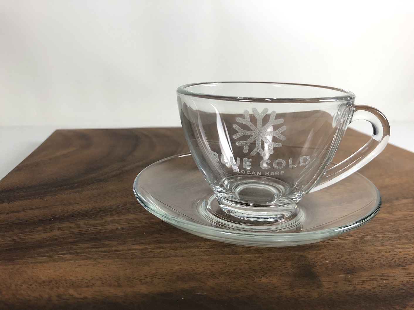 玻璃杯雕刻 | 咖啡杯盤組 花茶杯盤 | 雕刻Logo 文字 | | 第三張展示圖