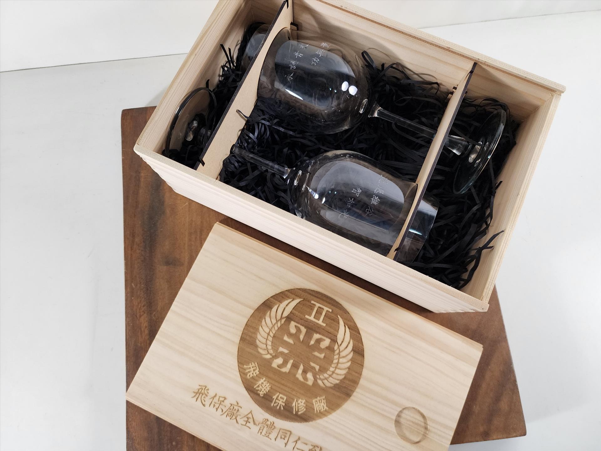玻璃杯雕刻  高級紅白酒杯 可刻名字 LOGO 附禮盒紙袋 木質賀卡 可加購升級專屬木盒裝 | 第五張展示圖