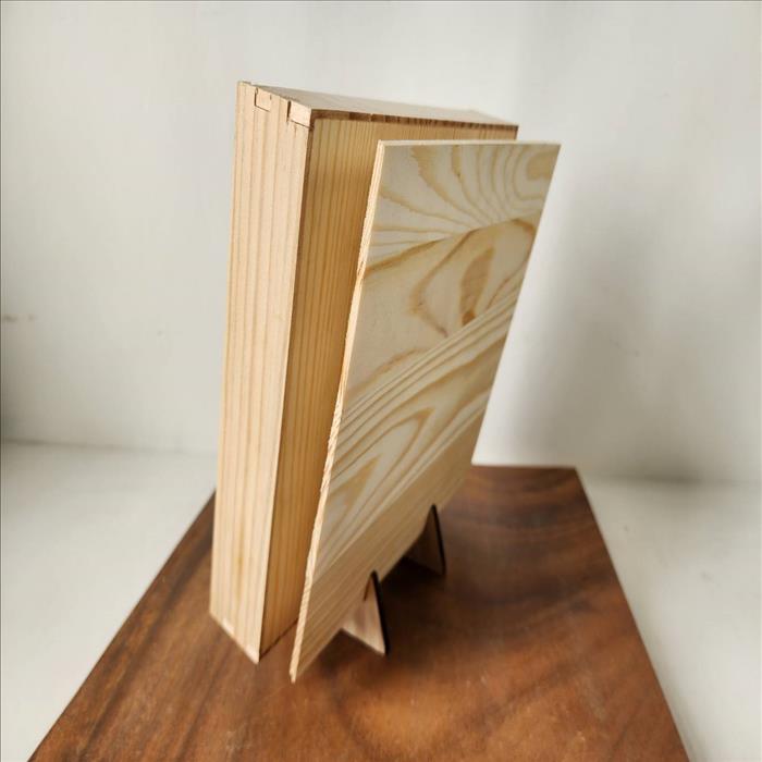 8吋 純白強化陶瓷圓盤 訂製圖案印刷 松實木盒單入裝附木架 | 展示圖